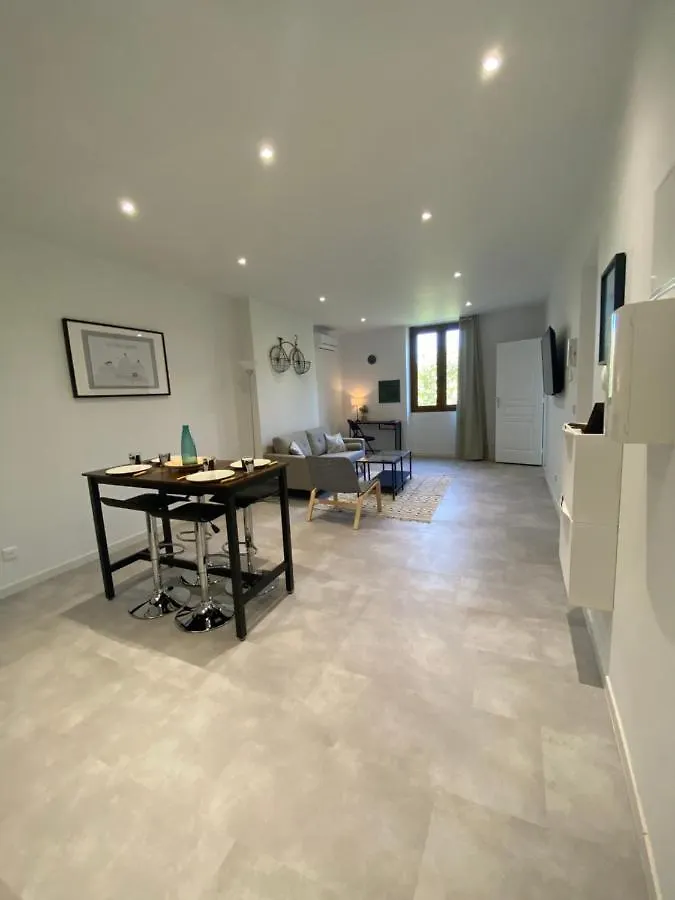 T3 2 chambres-centre-ville Place d'Armes Clim-Wifi Toulon Appartement